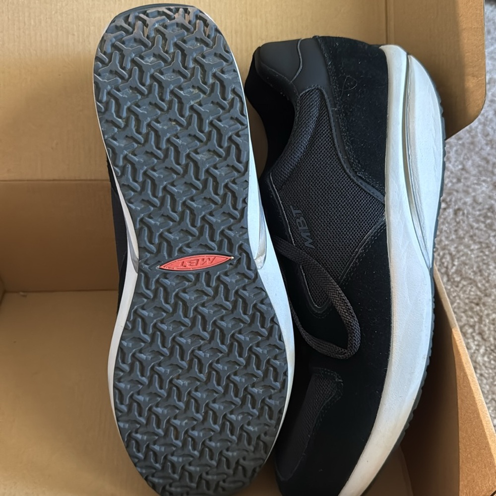 MBT Physiological Footwear - Picture 4 of 5